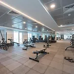 Cozy 1-Bedroom Apartment For 4 In Dubai Marina!