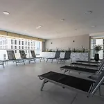 Cozy 1-Bedroom Apartment For 4 In Dubai Marina!